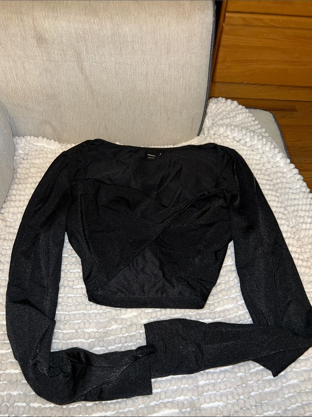 SHEIN Black Long-Sleeve Shimmer Crop Top